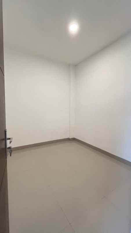 dijual rumah dekat pondok cabe golf