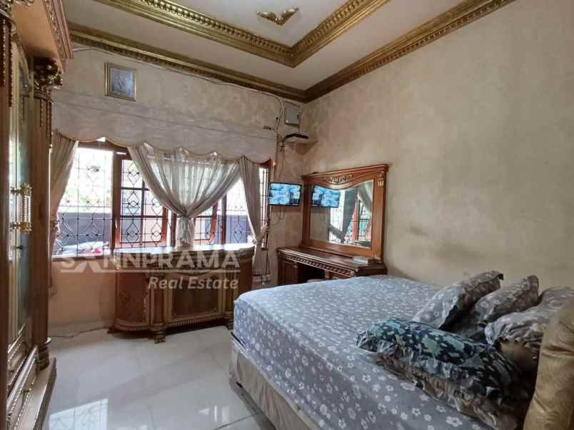 dijual rumah depok