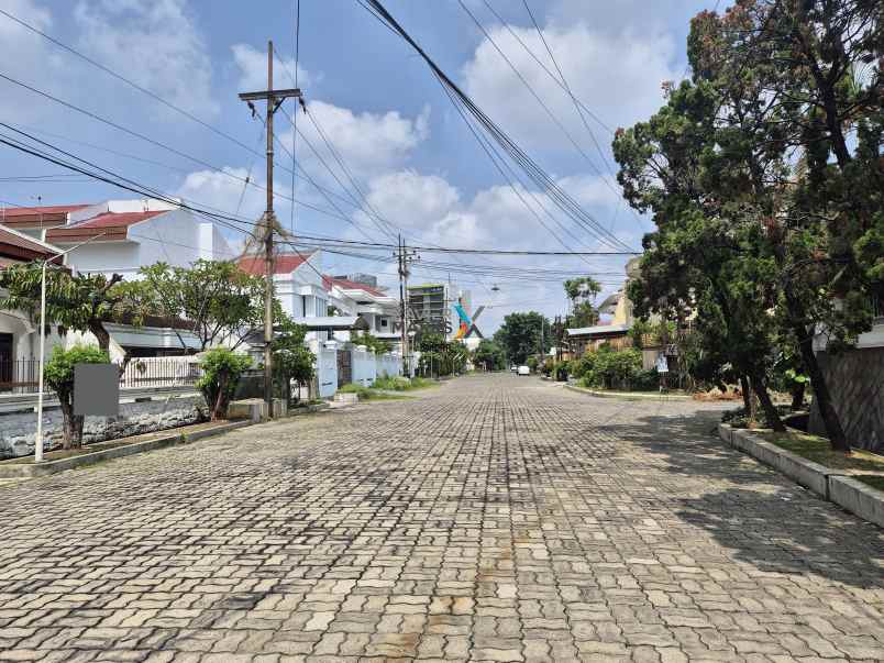 dijual rumah dharmahusada utara