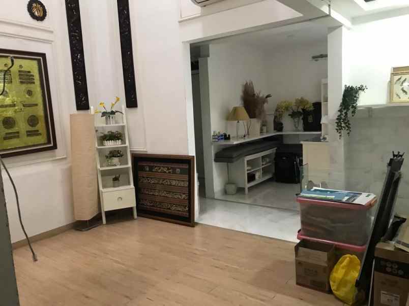 dijual rumah di dekat pejaten village jakarta selatan