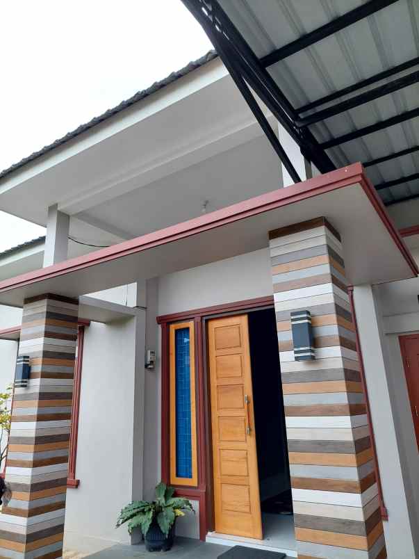 dijual rumah di jl hanggar pekanbaru ready stok