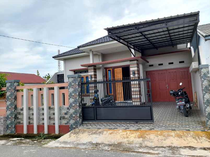 dijual rumah di jl hanggar pekanbaru ready stok