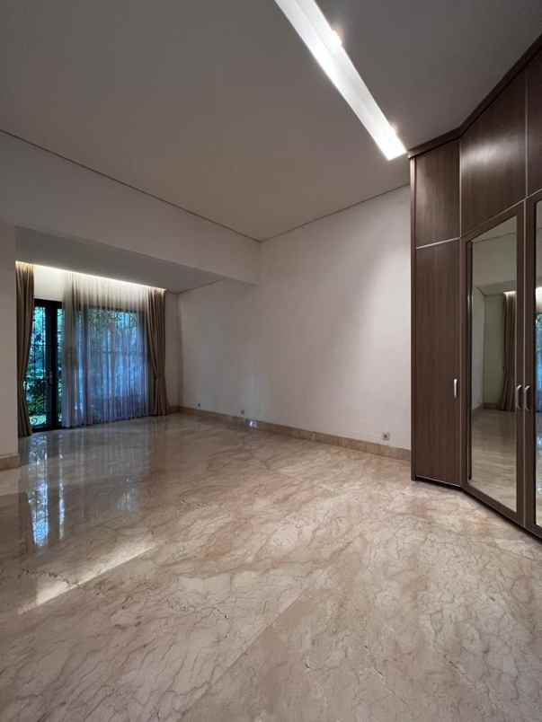 dijual rumah di jl solo menteng jakarta pusat