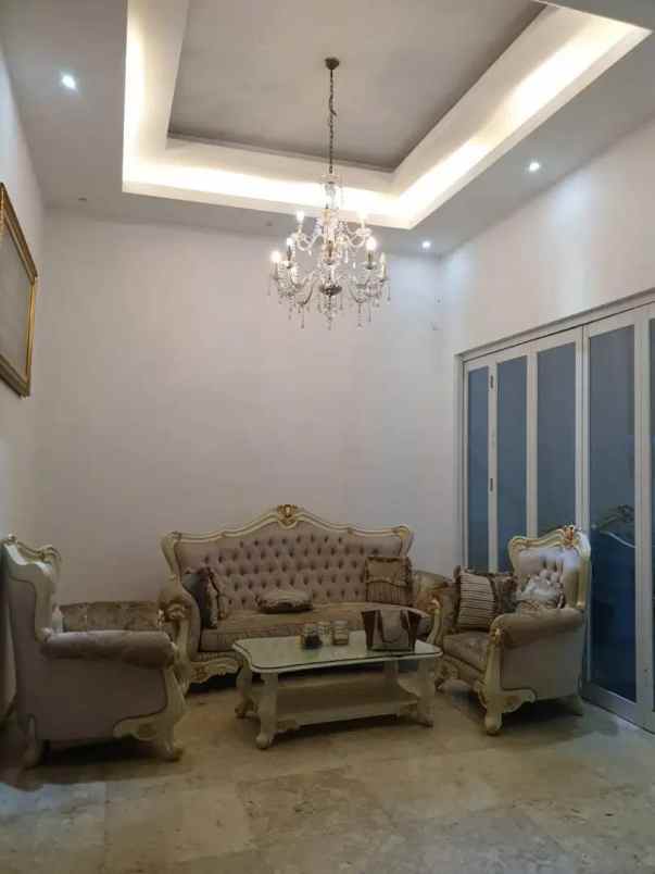 dijual rumah di kelapa gading