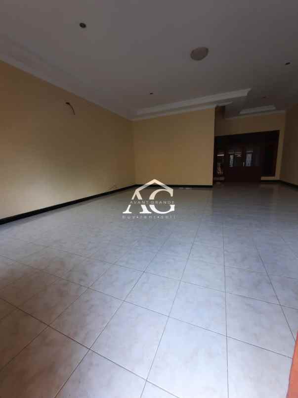 dijual rumah di menteng