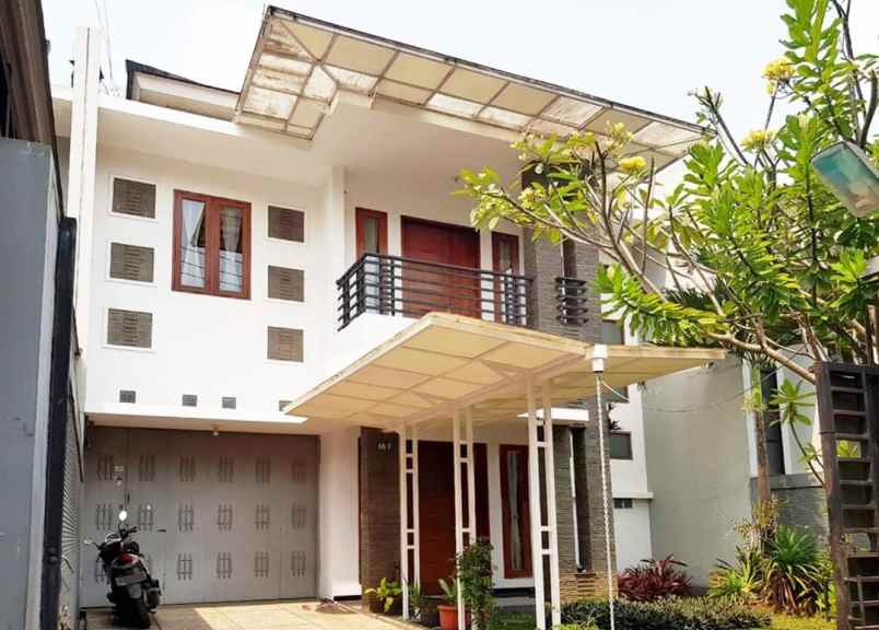 dijual rumah di pasteur dekat hotel