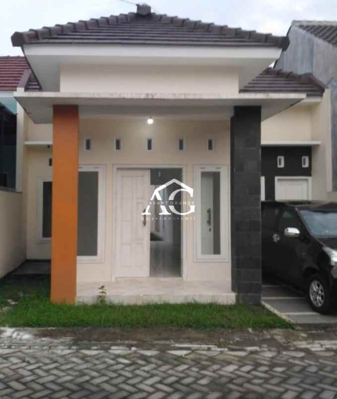 dijual rumah di perum kanigoro indah blitar