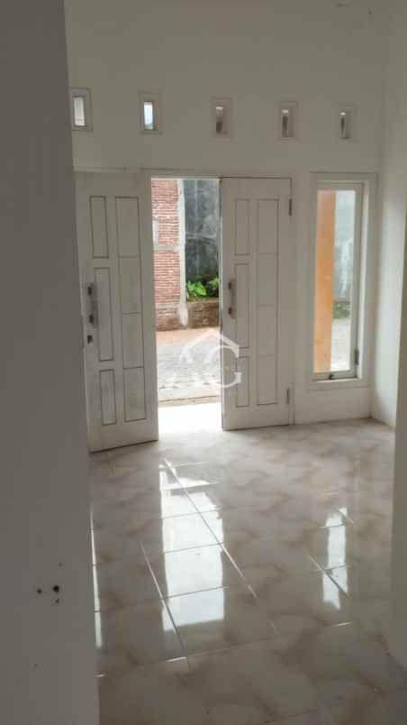 dijual rumah di perum kanigoro indah blitar