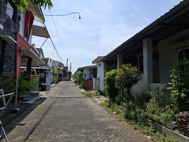 dijual rumah di perum puri bunga nirwana jember