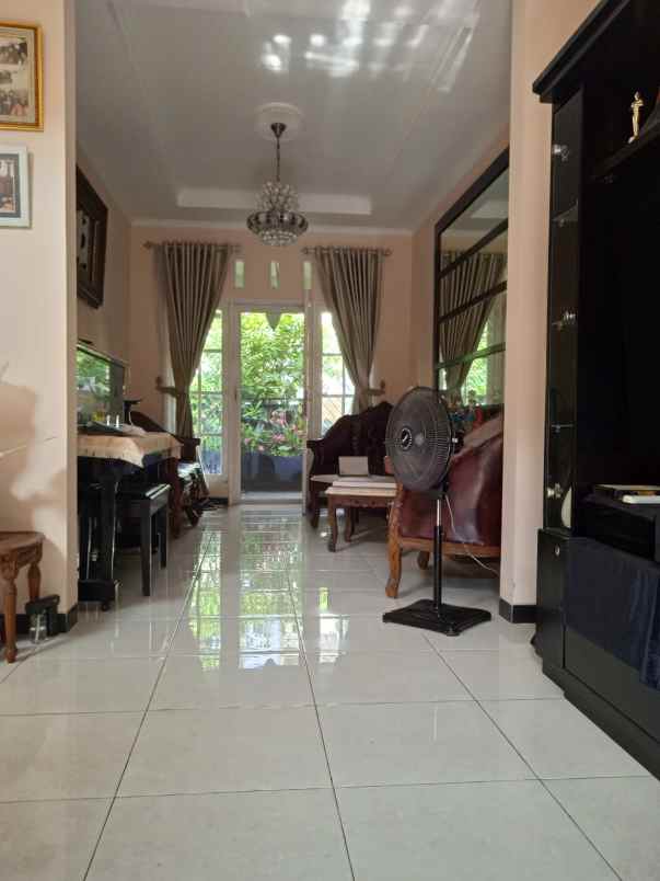 dijual rumah di taman laguna cibubur bekasi