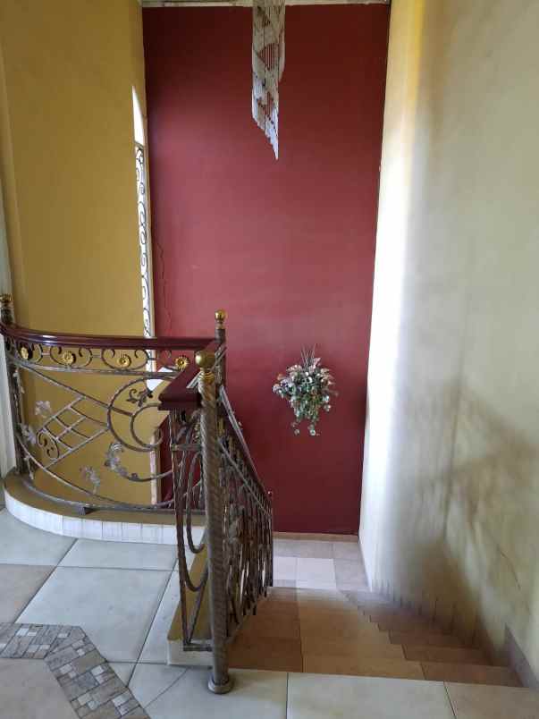 dijual rumah di taman ratu