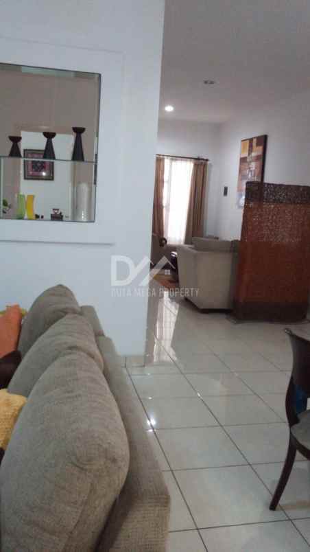 dijual rumah di villa melati mas