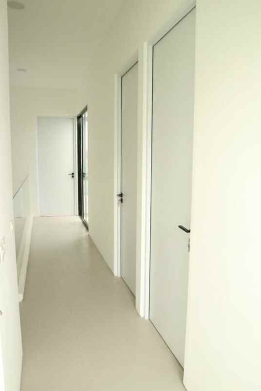 dijual rumah dian istana wiyung