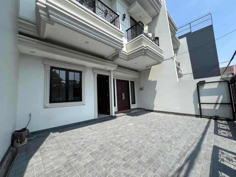 dijual rumah duren sawit