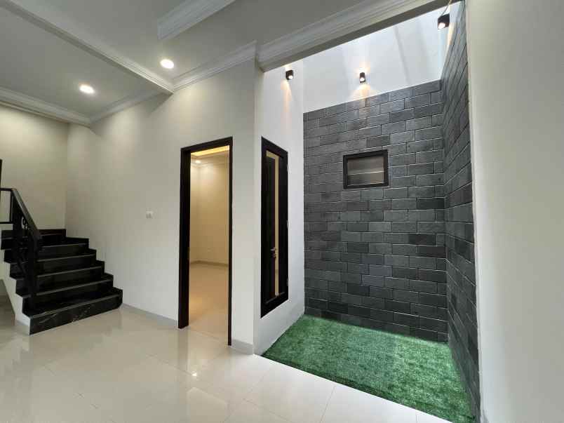dijual rumah duren sawit