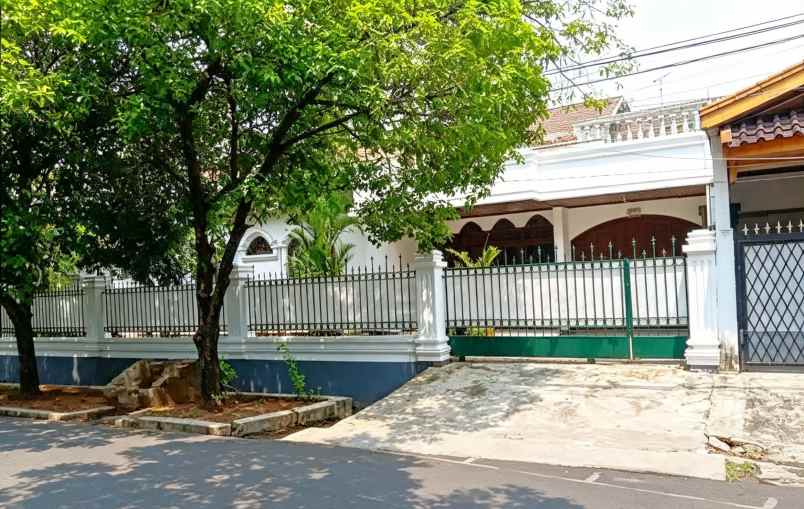 dijual rumah duren sawit