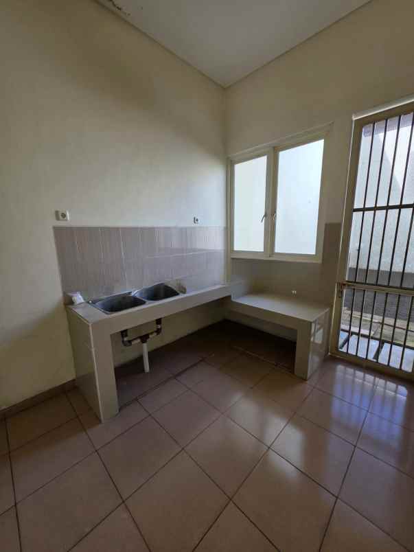 dijual rumah galaxy bumi permai araya