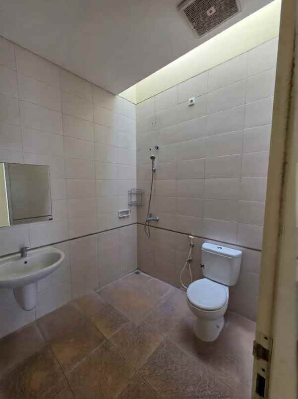 dijual rumah galaxy bumi permai araya