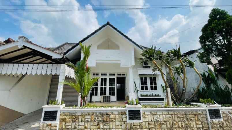 dijual rumah gg timor timur jl