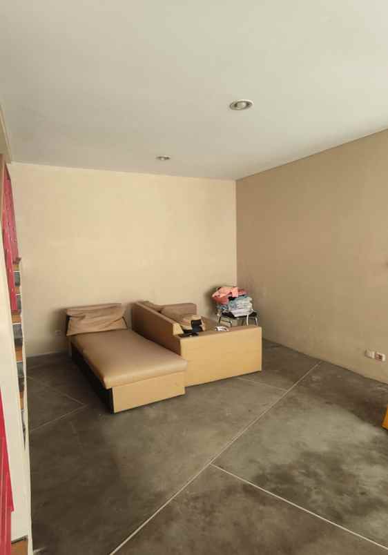 dijual rumah golf raya