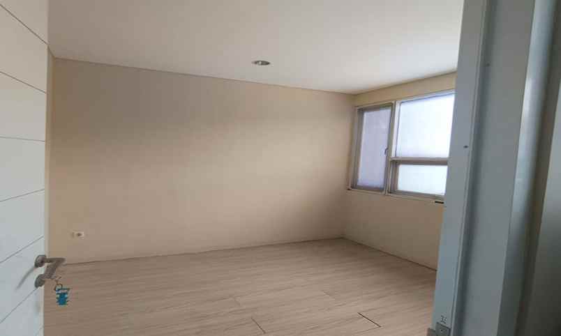 dijual rumah golf raya