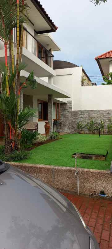 dijual rumah graha famili