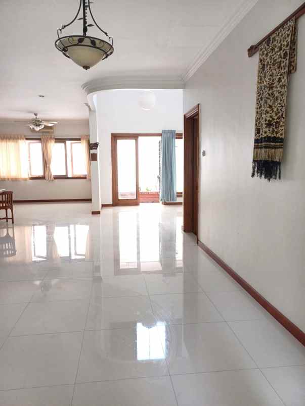 dijual rumah graha famili