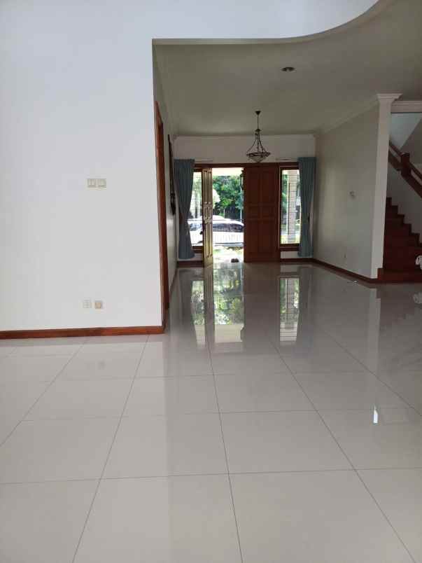 dijual rumah graha famili