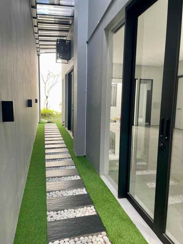 dijual rumah graha family