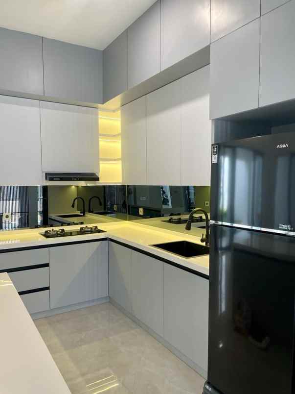 dijual rumah graha family