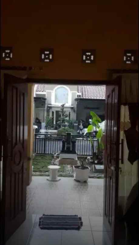 dijual rumah graha kebraon