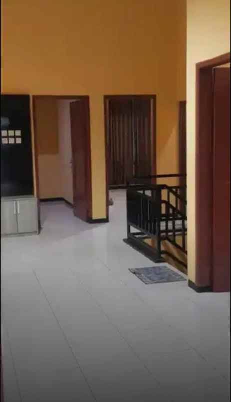 dijual rumah graha kebraon