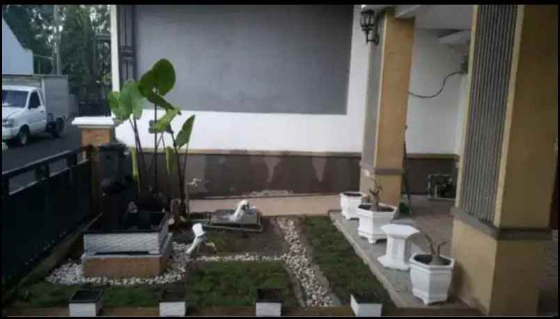 dijual rumah graha kebraon