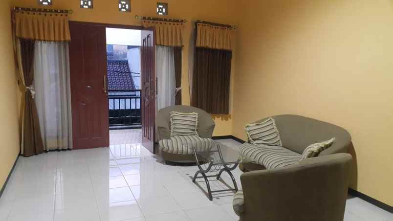 dijual rumah graha kebraon