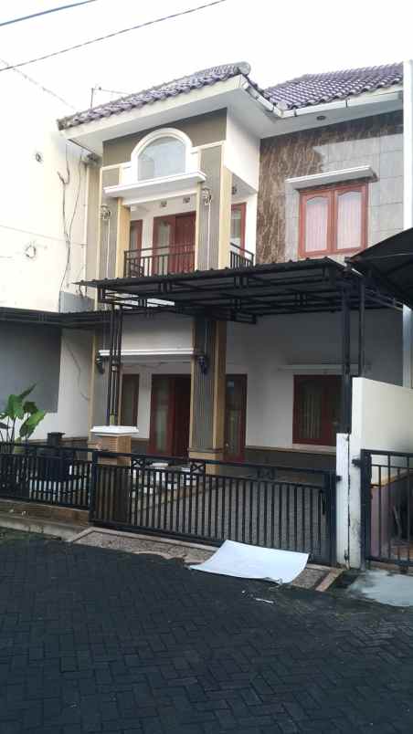 dijual rumah graha kebraon