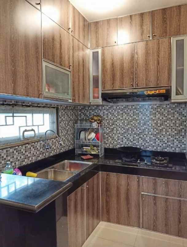 dijual rumah graha kebraon regency