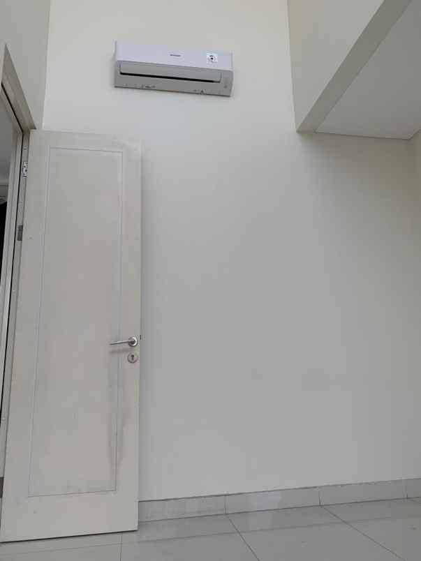 dijual rumah grand pakuwon