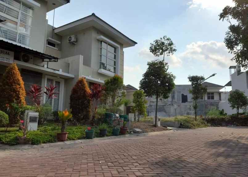 dijual rumah green hills residence