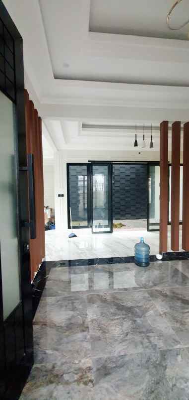 dijual rumah griya loka bsd city