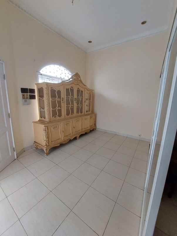 dijual rumah grogol selatan