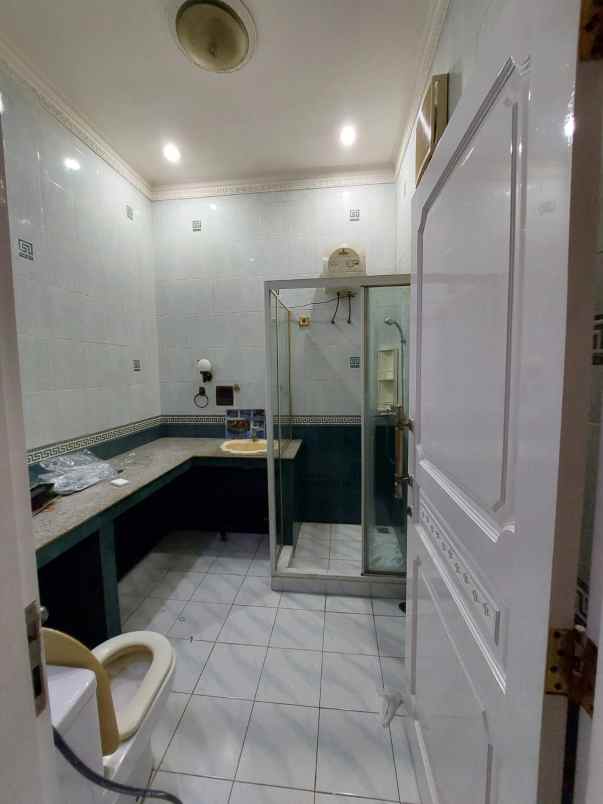 dijual rumah grogol selatan