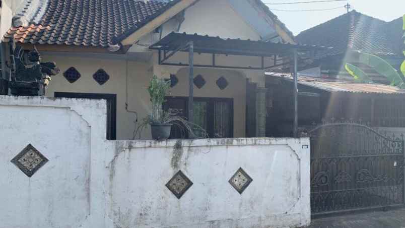 dijual rumah gunung guntur