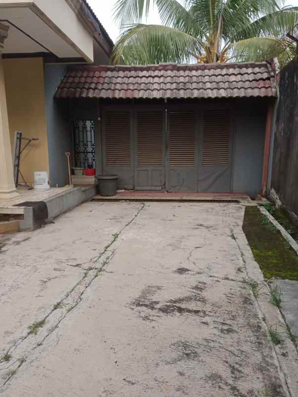 dijual rumah hunian besar di sawah baru ciputat