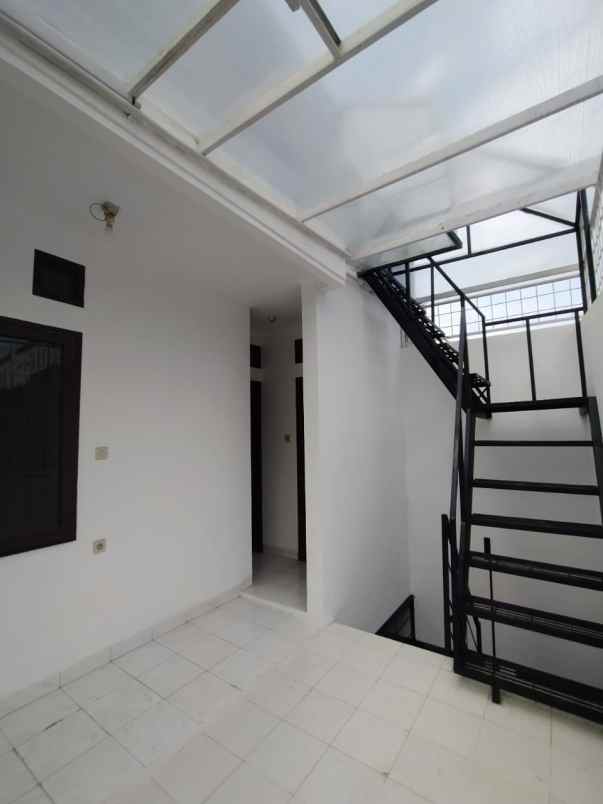 dijual rumah istana kawaluyaan bandung