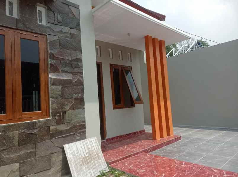 dijual rumah jakal