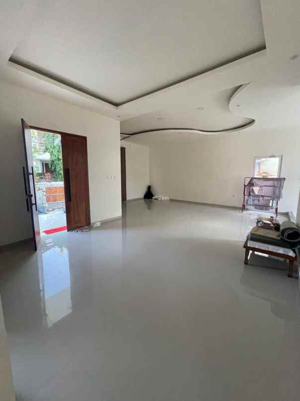 dijual rumah jalan badak agung