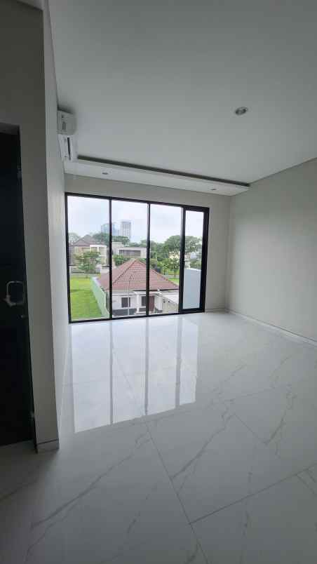 dijual rumah jalan bukit golf internasional