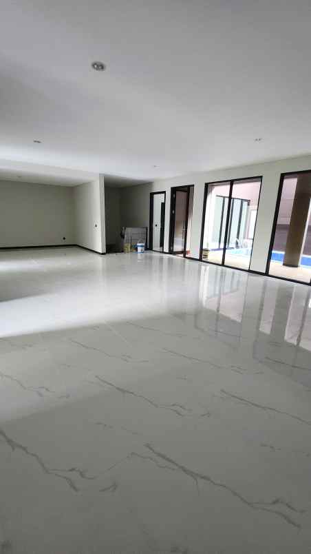 dijual rumah jalan bukit golf internasional