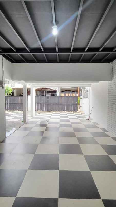 dijual rumah jalan chery komplek pu