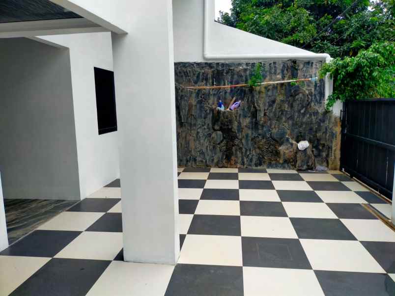dijual rumah jalan chery komplek pu